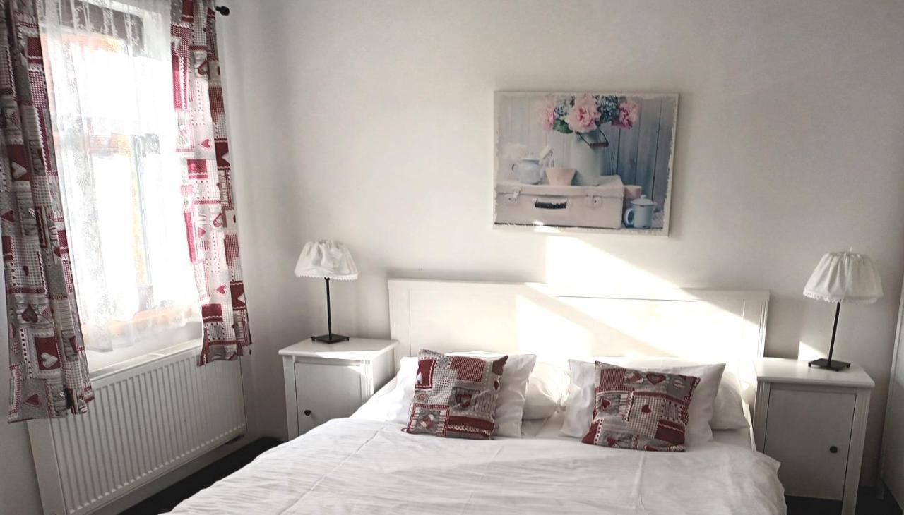 Hotel Strelnice Teplice nad Metuji Ngoại thất bức ảnh