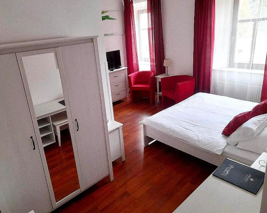 Hotel Strelnice Teplice nad Metuji Ngoại thất bức ảnh