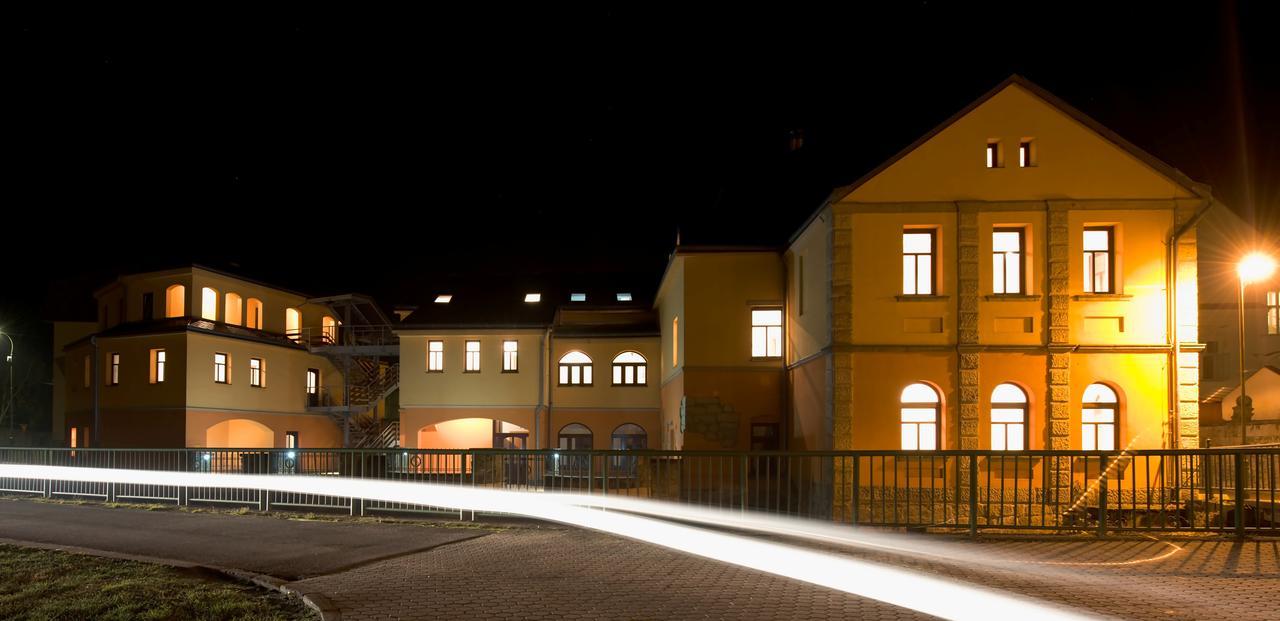 Hotel Strelnice Teplice nad Metuji Ngoại thất bức ảnh