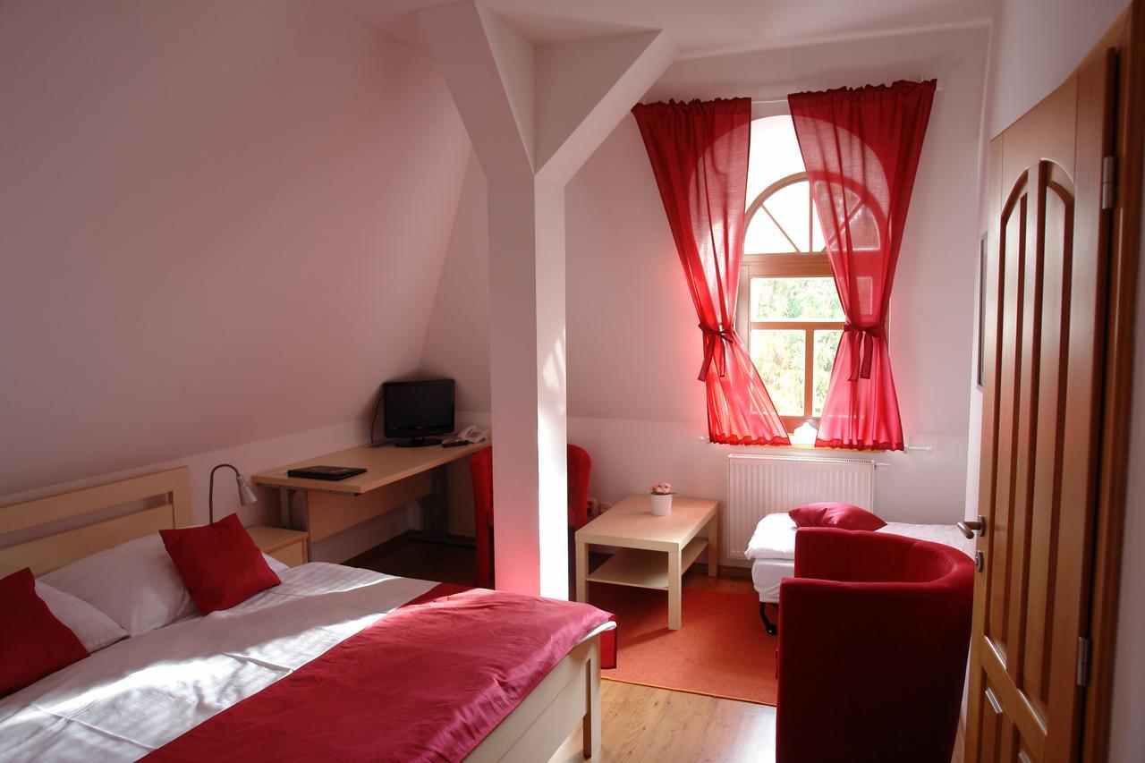 Hotel Strelnice Teplice nad Metuji Ngoại thất bức ảnh